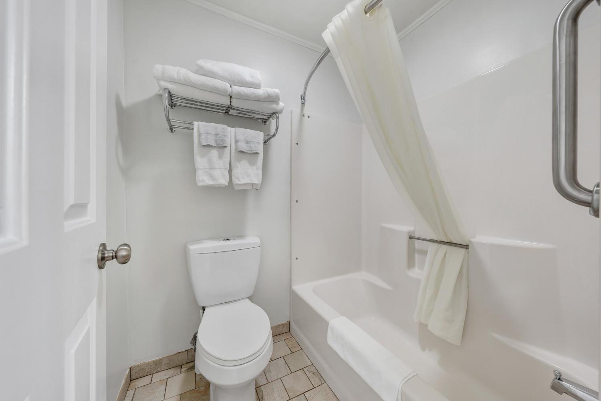Halesford Harbour Resort - Smith Mountain Lake Moneta Екстериор снимка